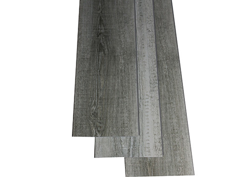 Bequemer Luxusvinylplanken-Bodenbelag mit patentiertem Ineinander greifenmontagesystem