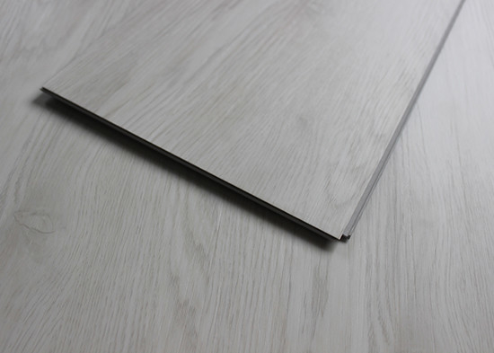 Fleck beständiger PVC-Badezimmer-Vinylbodenbelag, Heatproof LVT-Luxusvinylklicken-Bodenbelag